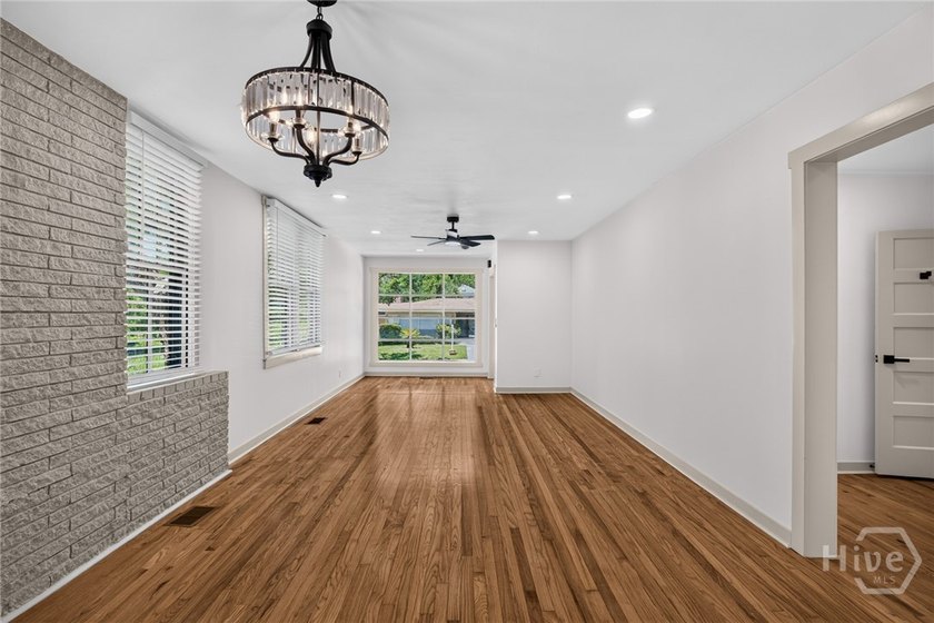 Welcome to this charming 3-bedroom, 2-bath cottage in Savannah - photo 10