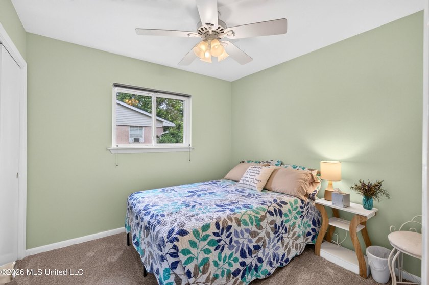 Welcome home to this charming property that's full of character - photo 18