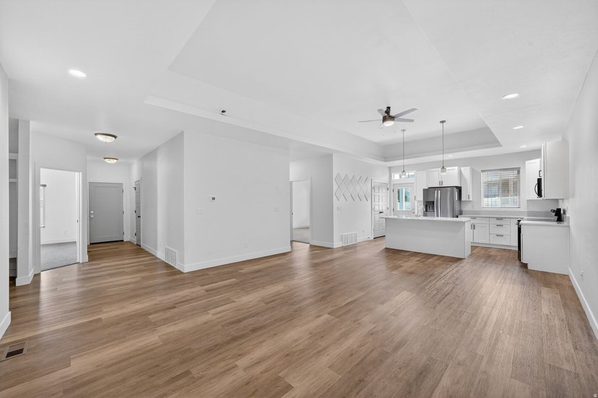 Come enjoy this like-new twin home. Located conveniently near - photo 9