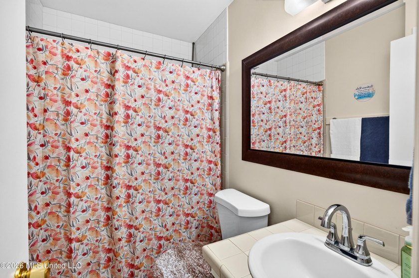 Welcome home to this charming property that's full of character - photo 20
