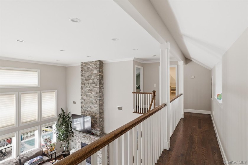 Welcome to 34 Meadow Lane in Amityville. This expansive - photo 20