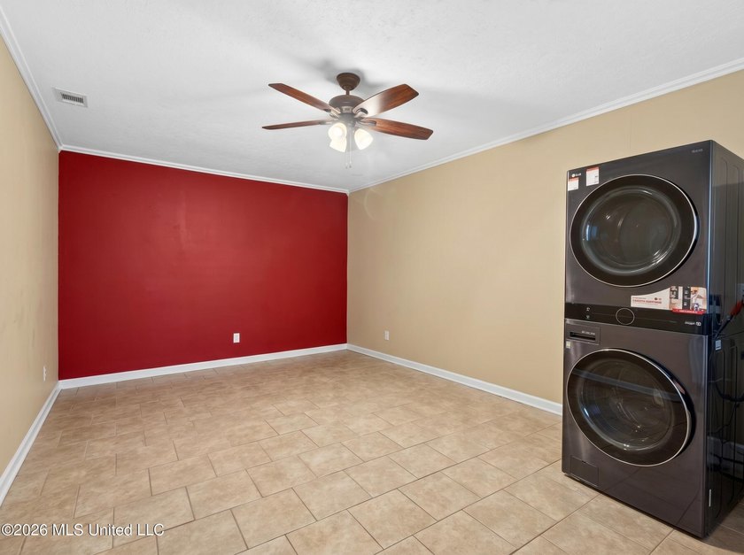 Welcome home to this charming property that's full of character - photo 22