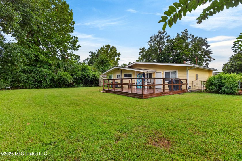 Welcome home to this charming property that's full of character - photo 28