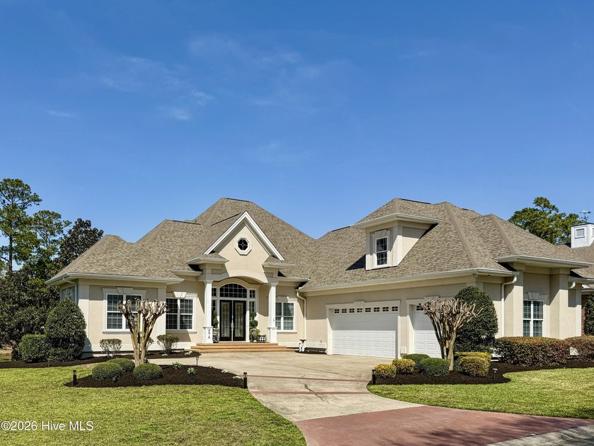Freshly painted &amp; beautifully designed custom home located in - photo 3