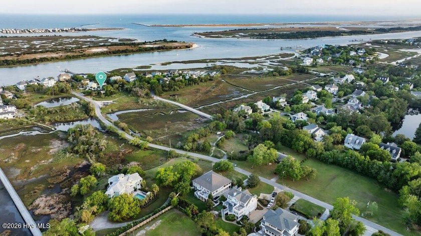 This coastal-designed 4 BR, 3.5 bath residence is a perfect home - photo 6