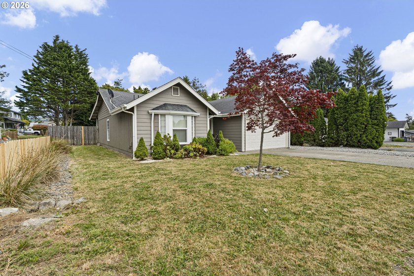 Well maintained and ready to move into. Great location near - photo 4