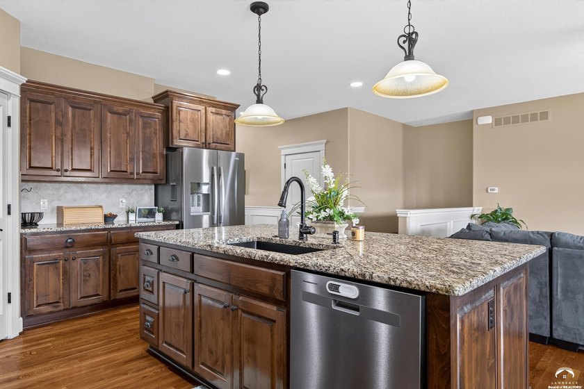 Welcome home to this stunning Kettler-built ranch in desirable - photo 12