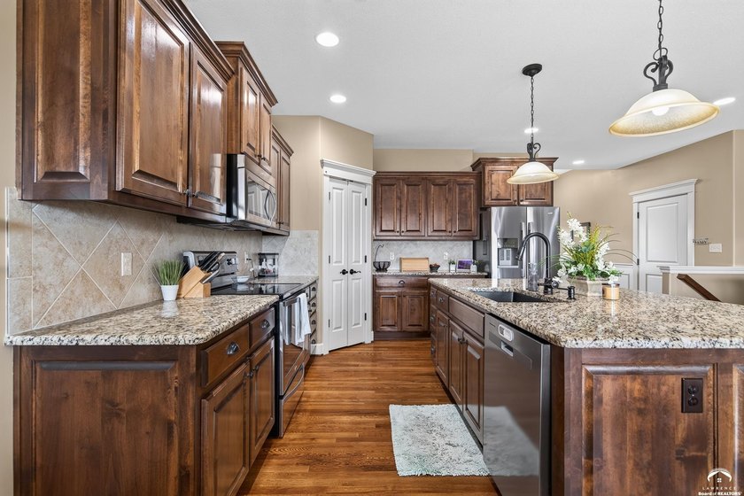 Welcome home to this stunning Kettler-built ranch in desirable - photo 13