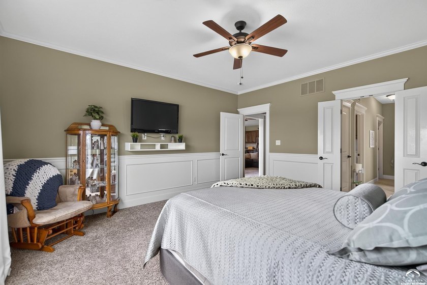 Welcome home to this stunning Kettler-built ranch in desirable - photo 14