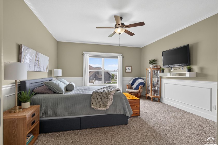 Welcome home to this stunning Kettler-built ranch in desirable - photo 15