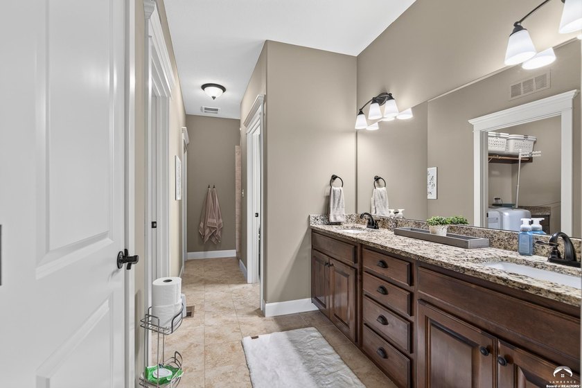Welcome home to this stunning Kettler-built ranch in desirable - photo 16