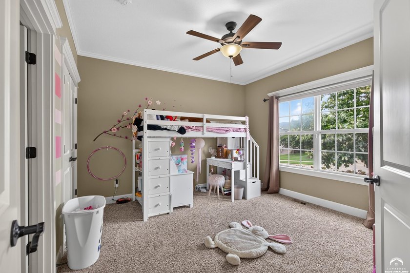 Welcome home to this stunning Kettler-built ranch in desirable - photo 19