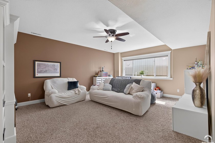 Welcome home to this stunning Kettler-built ranch in desirable - photo 22