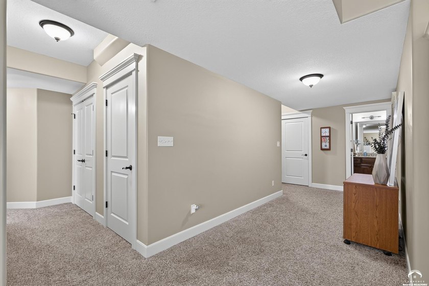 Welcome home to this stunning Kettler-built ranch in desirable - photo 27