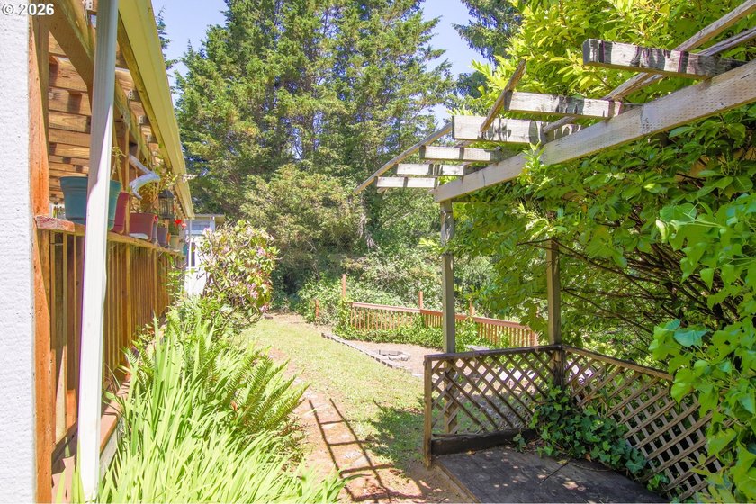 Nestled along the scenic Oregon Coast, this charming 2-bedroom - photo 29