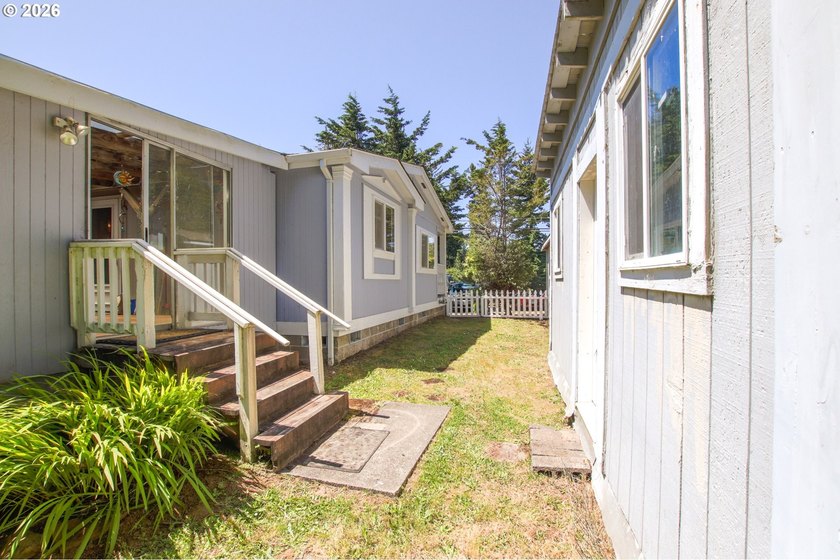 Nestled along the scenic Oregon Coast, this charming 2-bedroom - photo 32