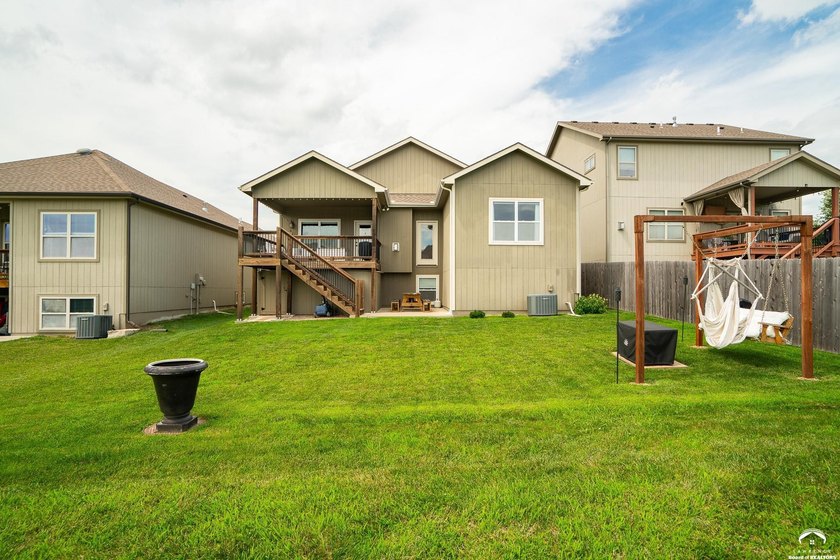Welcome home to this stunning Kettler-built ranch in desirable - photo 33