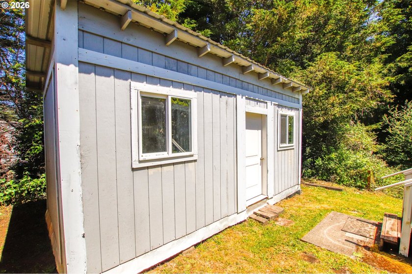 Nestled along the scenic Oregon Coast, this charming 2-bedroom - photo 33