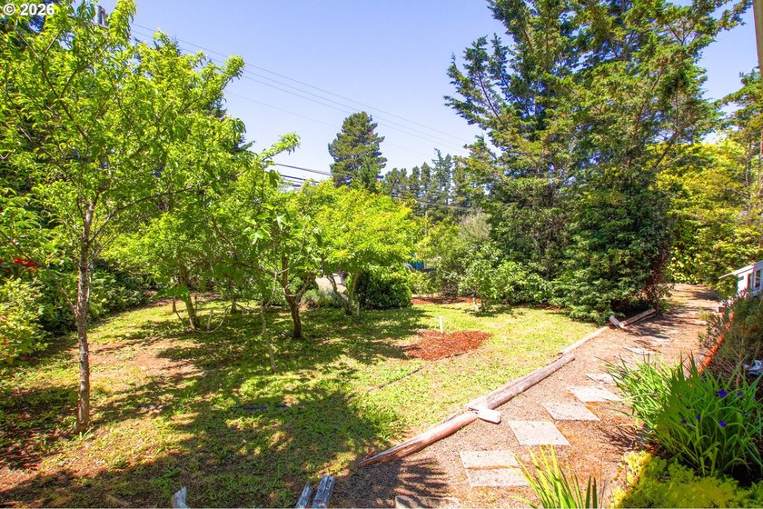 Nestled along the scenic Oregon Coast, this charming 2-bedroom - photo 36