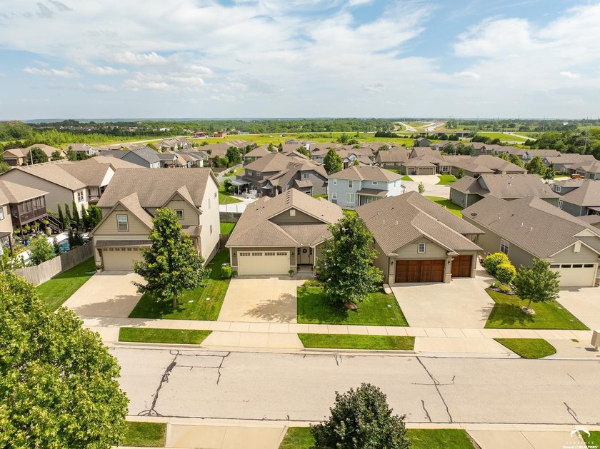 Welcome home to this stunning Kettler-built ranch in desirable - photo 38