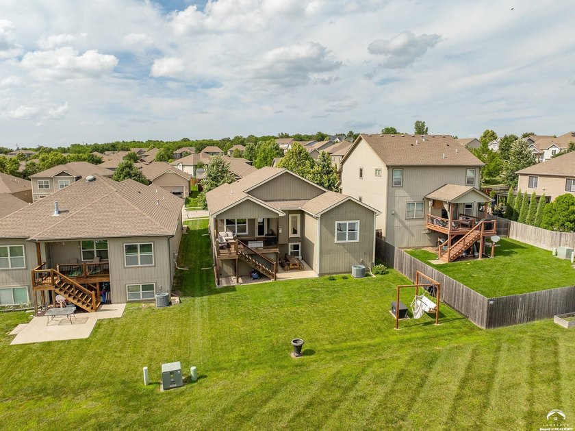 Welcome home to this stunning Kettler-built ranch in desirable - photo 40