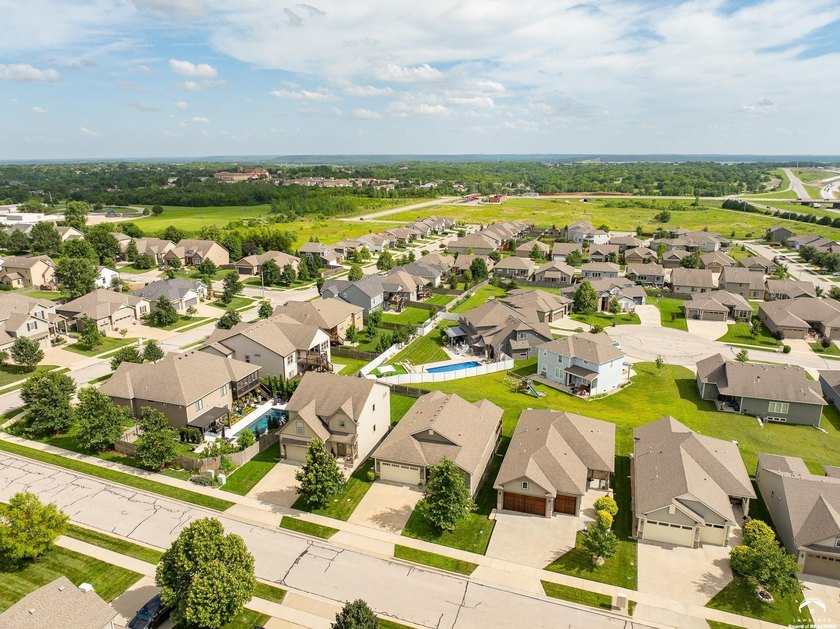 Welcome home to this stunning Kettler-built ranch in desirable - photo 41