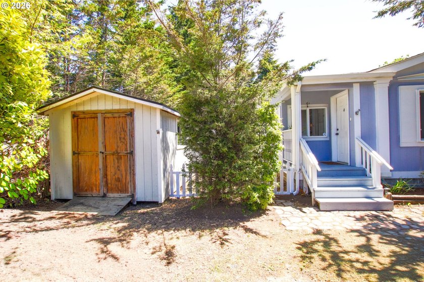 Nestled along the scenic Oregon Coast, this charming 2-bedroom - photo 44