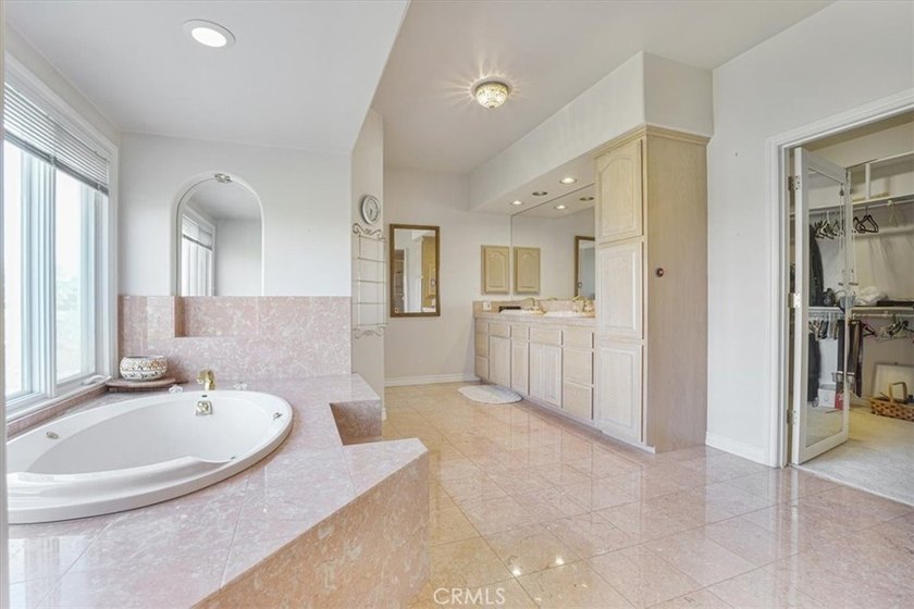 MILLION DOLLAR VIEW!! First time on the market! Stunning Elegant - photo 58