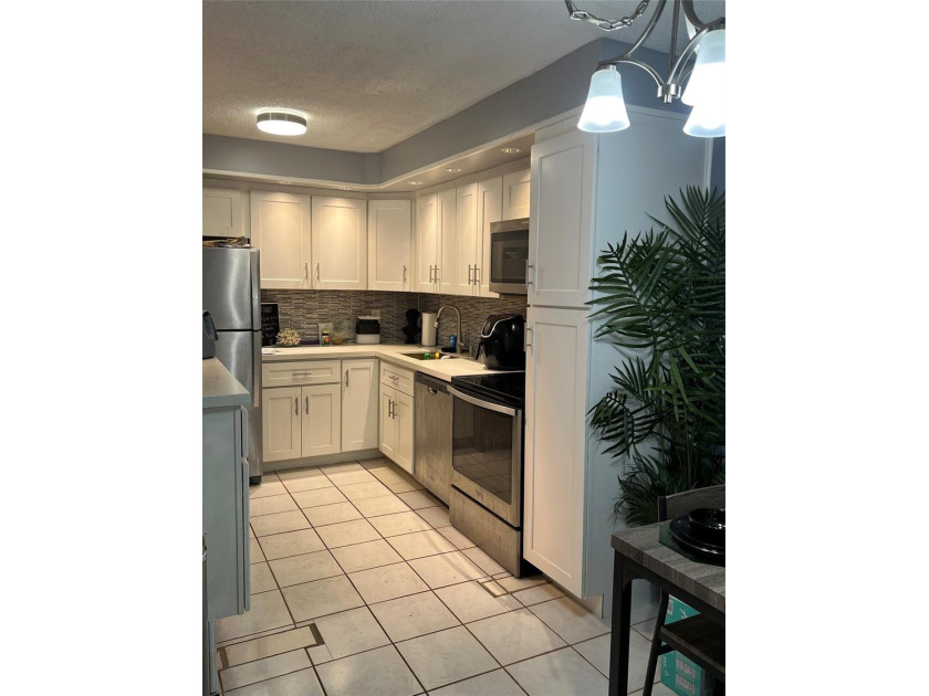 THIS COMFORTABLE 2 BEDROOM 2 BATHROOM HOME HAS A TASTEFULLY - photo 20