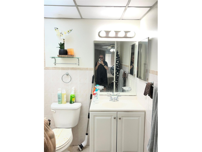 THIS COMFORTABLE 2 BEDROOM 2 BATHROOM HOME HAS A TASTEFULLY - photo 25