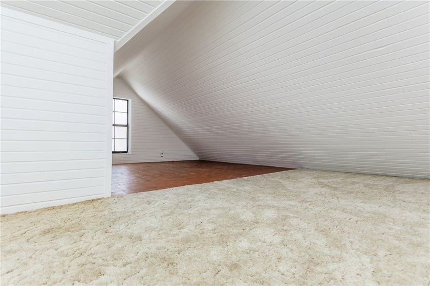 Located in the charming Del Mar historic subdivision you will - photo 17