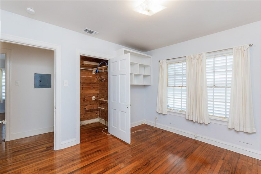 Located in the charming Del Mar historic subdivision you will - photo 18