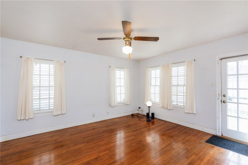 Located in the charming Del Mar historic subdivision you will - photo 28
