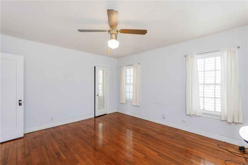 Located in the charming Del Mar historic subdivision you will - photo 29