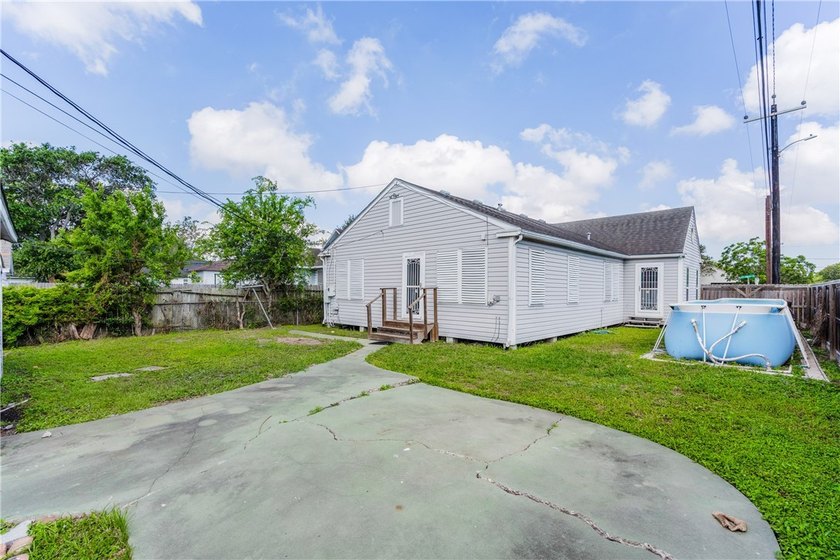 Located in the charming Del Mar historic subdivision you will - photo 32