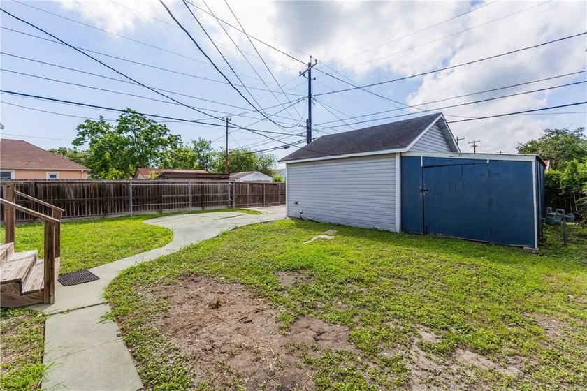 Located in the charming Del Mar historic subdivision you will - photo 36