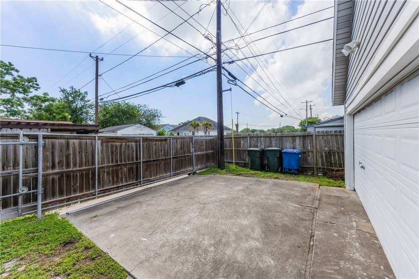 Located in the charming Del Mar historic subdivision you will - photo 39