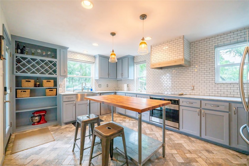 A Rare Lakefront Retreat on Lake Worth, 20 MIN. NW of Down Town - photo 8
