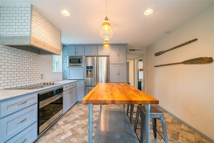 A Rare Lakefront Retreat on Lake Worth, 20 MIN. NW of Down Town - photo 9