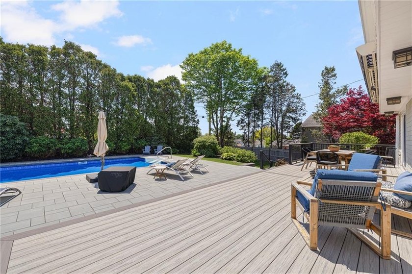 Tucked on a private lot moments from Middletown's beaches and - photo 37