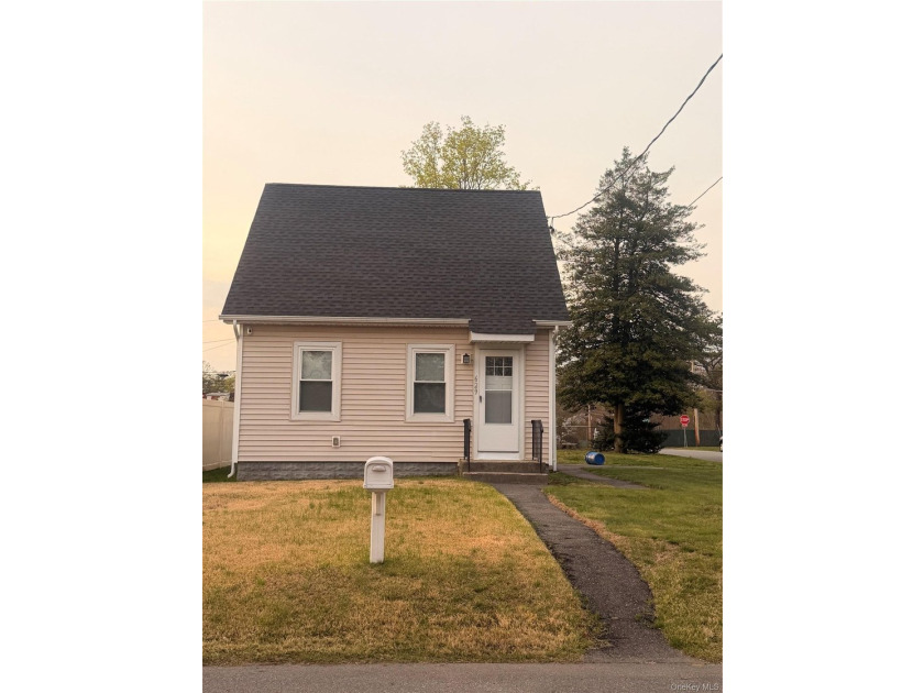 This was completley Remodeled in 2023,from New Roof ,New Siding - photo 11