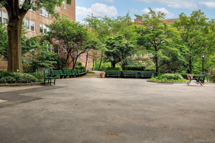 2 Bedroom conveniently located in Spuyten Duyvil. Windowed - photo 22