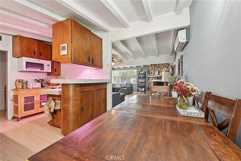 Beautifully maintained 3-bedroom/1.5-bathroom home offering a - photo 8