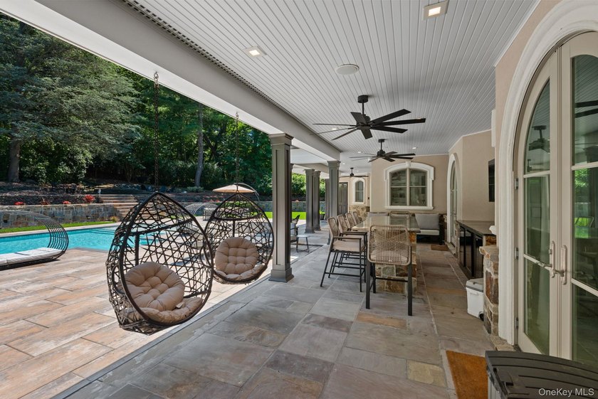 Welcome to this extraordinary Tuscan-inspired estate, gracefully - photo 15