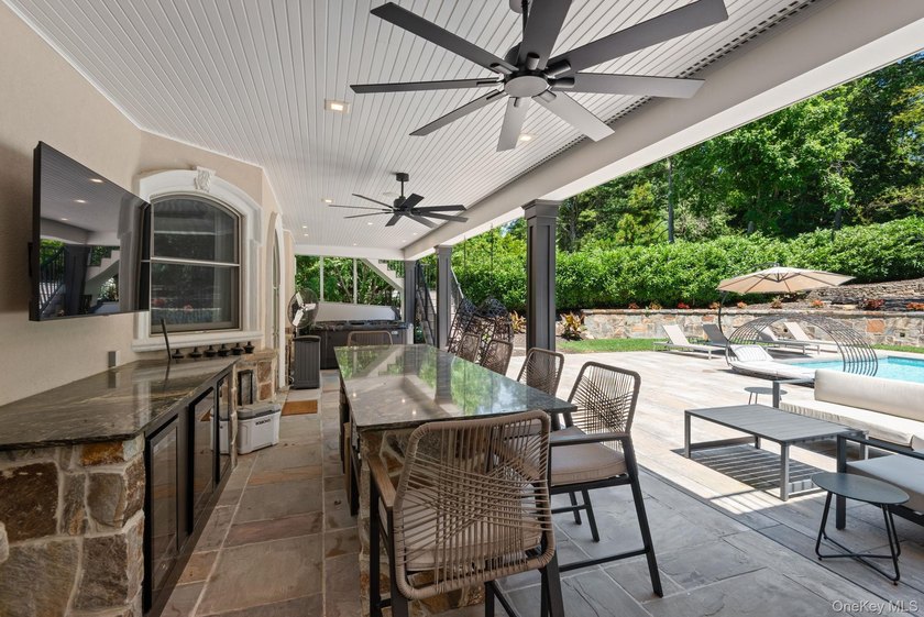 Welcome to this extraordinary Tuscan-inspired estate, gracefully - photo 17