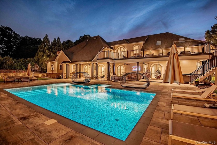 Welcome to this extraordinary Tuscan-inspired estate, gracefully - photo 43
