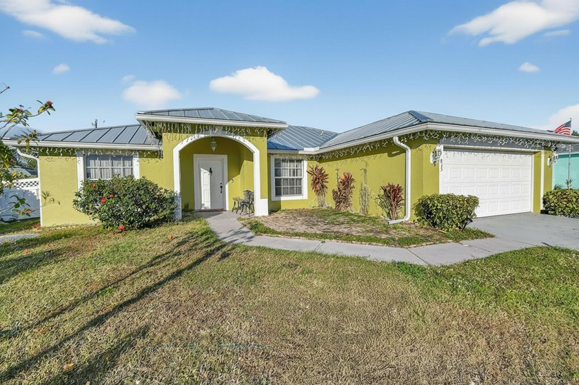 Beautifully maintained 3-bedroom, 2-bath home featuring a NEW - photo 2
