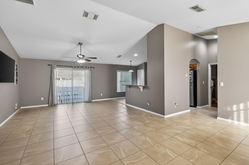 Beautifully maintained 3-bedroom, 2-bath home featuring a NEW - photo 4