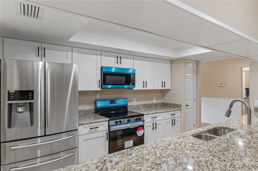 Fabulous Updated 3/2 in Sought-After Riverhaven Village. This - photo 12