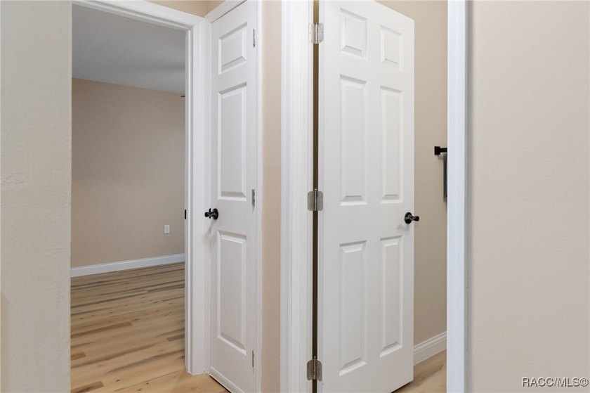 Fabulous Updated 3/2 in Sought-After Riverhaven Village. This - photo 27